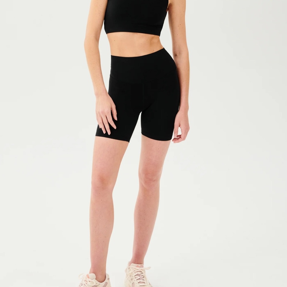 AIRWEIGHT HIGH WAIST SHORT SIZE SMALL